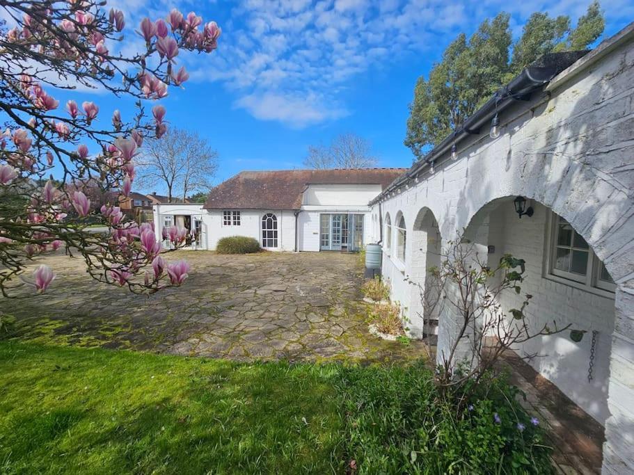English Farmhouse Cottage Guildford Exterior photo