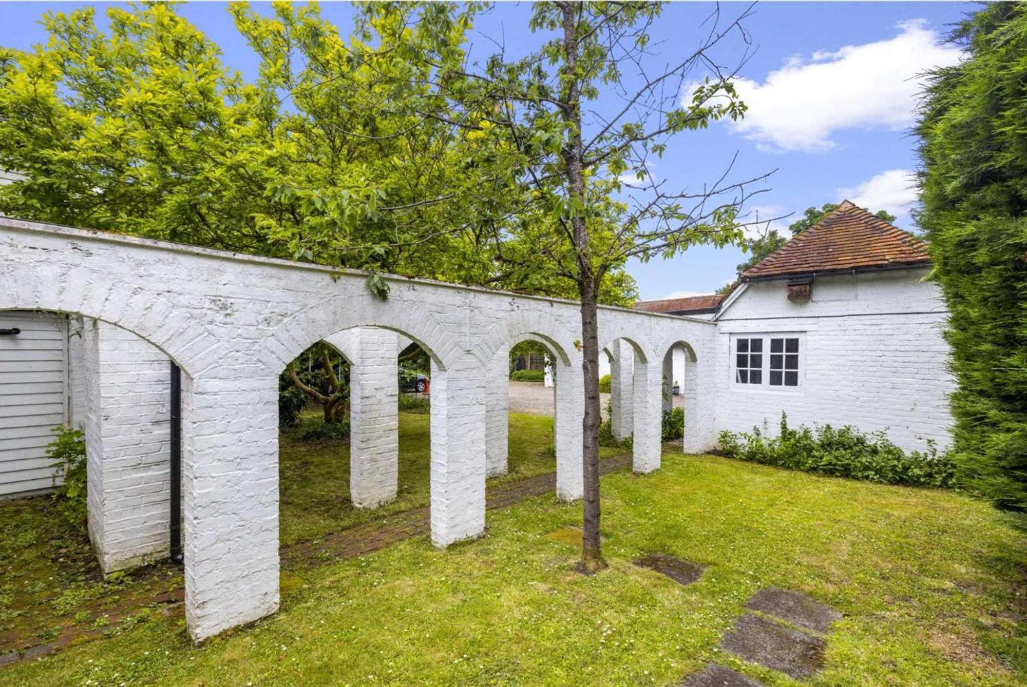 English Farmhouse Cottage Guildford Exterior photo
