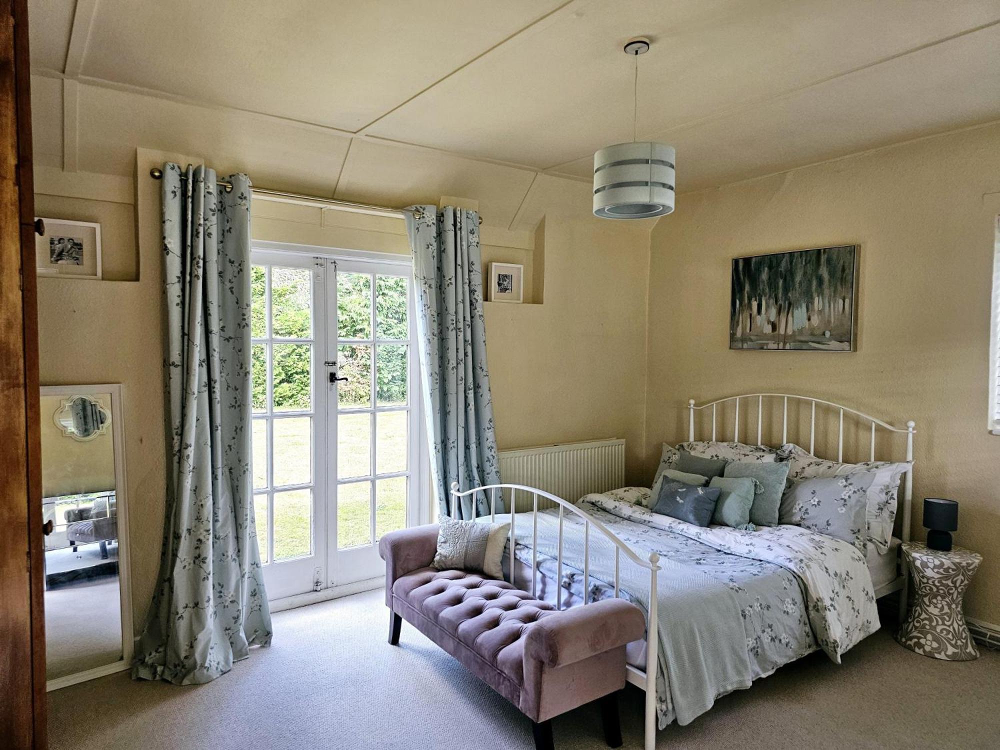 English Farmhouse Cottage Guildford Exterior photo