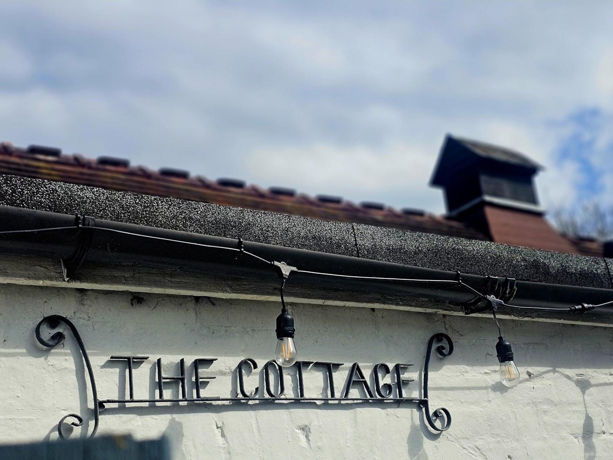 English Farmhouse Cottage Guildford Exterior photo